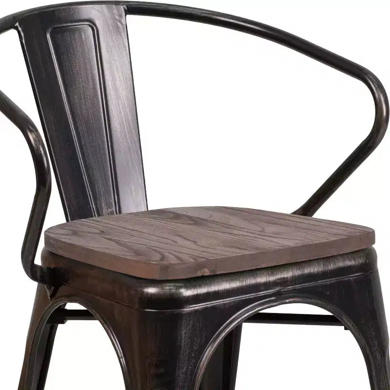 Sedia in metallo con sedile e braccioli in legno