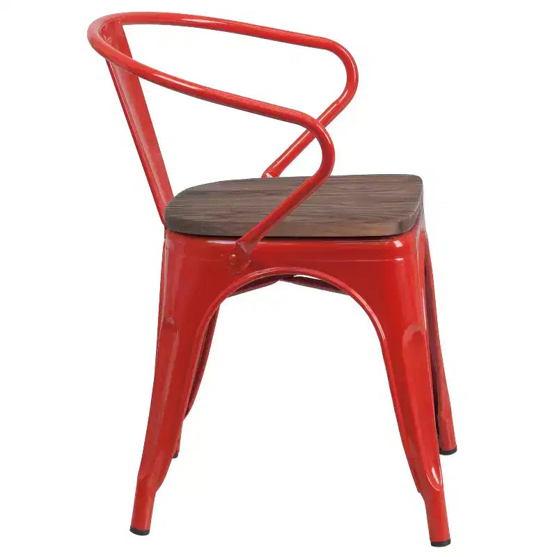 Sedia in metallo con sedile e braccioli in legno