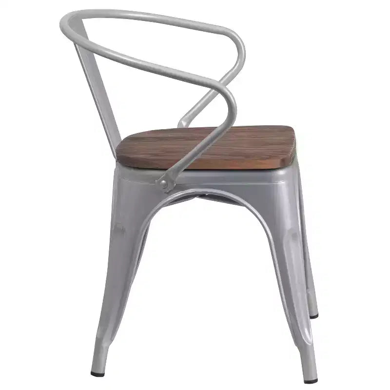Sedia in metallo con sedile e braccioli in legno