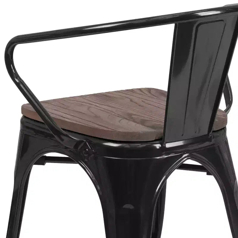 Sedia in metallo con sedile e braccioli in legno